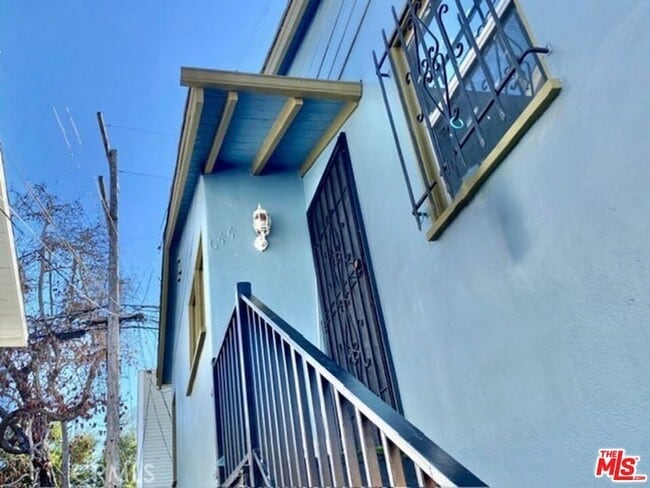 Building Photo - 644 W 40th Pl Rental