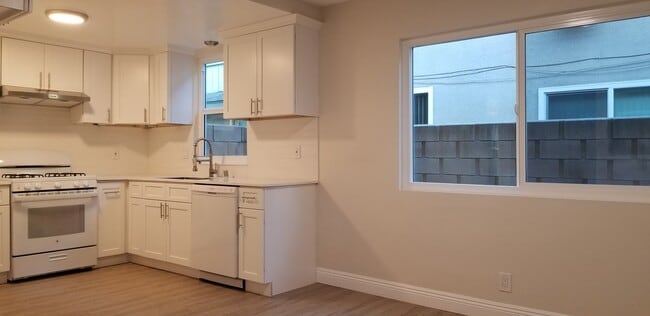 Photo - 2042 Evergreen St Unit La Verne Evergreen