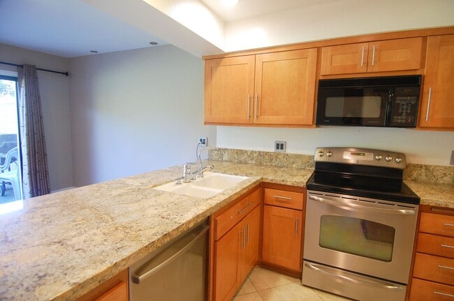 Photo - 2 Bedroom Condo in Presidential Heights 1 with Private back patio!!