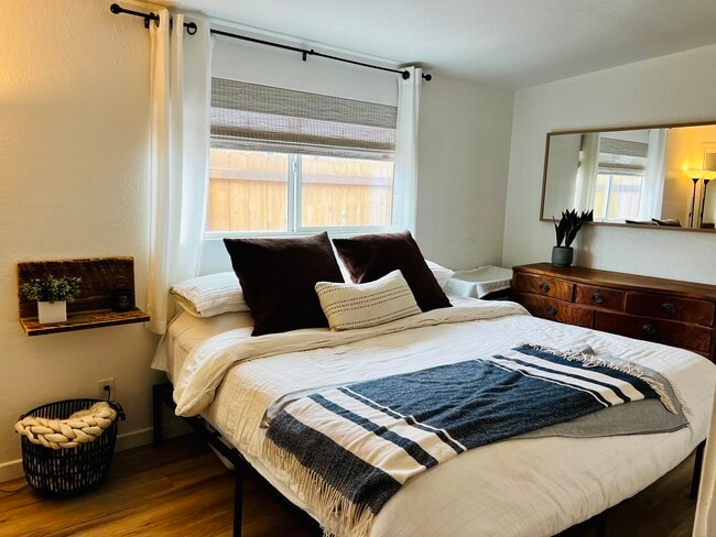 Photo - 719 Holly Ave