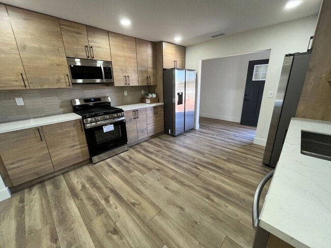 Building Photo - Brand New Remodel (2026)!! 5 Bedroom 3 Bathroom Home Near Campus!!