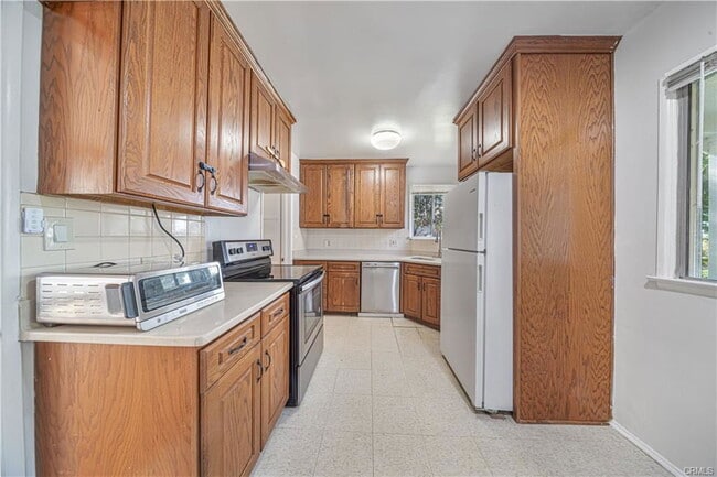 Photo - 3388 Rosewood Ave