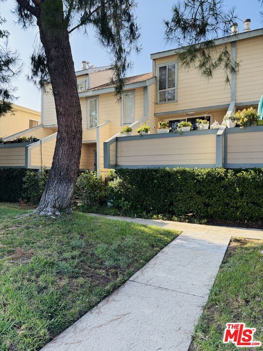 Photo - 9901 Independence Ave