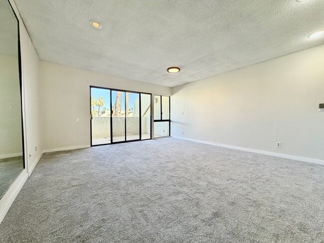 Building Photo - AVAILABLE NOW!! 1 Bedroom 1 Bathroom UPSTAIRS Apartment in Palm Springs!