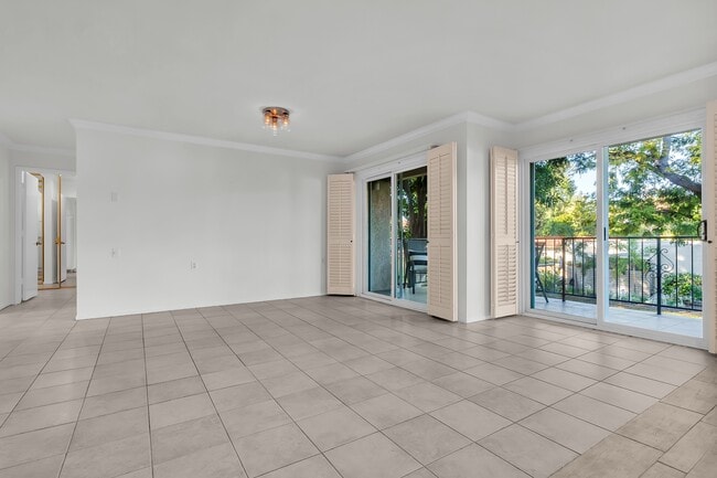 Photo - 2370 Via Mariposa W