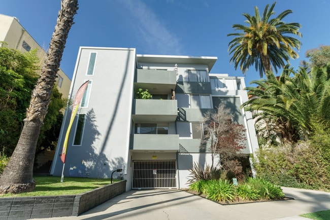 Building Photo - 816 S. Bundy Dr