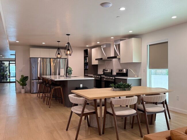 Photo - 1929 N Commonwealth Ave Unit 215