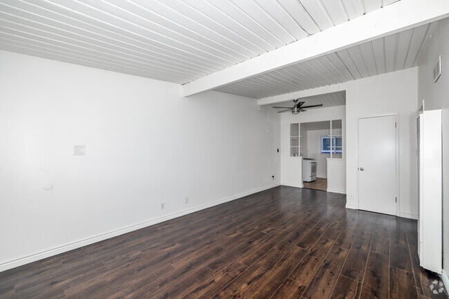 1BR, 1BA - 604SF - Living Room - 4115 Palmwood