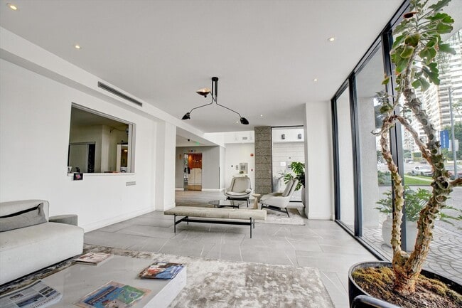 Photo - 10601 Wilshire Blvd