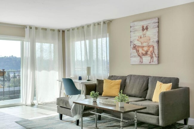 Building Photo - 5915 Lauretta St Unit 2