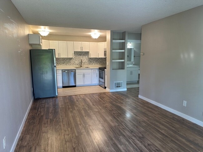 Building Photo - Newly Renovated 1 Bed / 1 Bath Condo for Rent in Mission Valley! Unit 607
