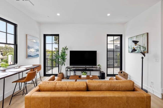 Building Photo - 603 Garnet St Unit B