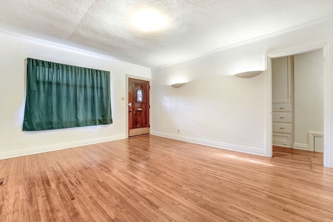Photo - Charming Apartment in Venice Unit 706 6th Ave  A