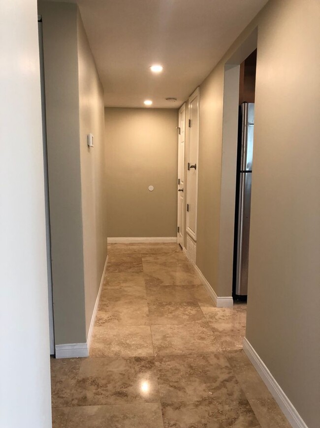 Photo - Spacious 3 + 2 Ocean View Condo - Prime Corner Location.