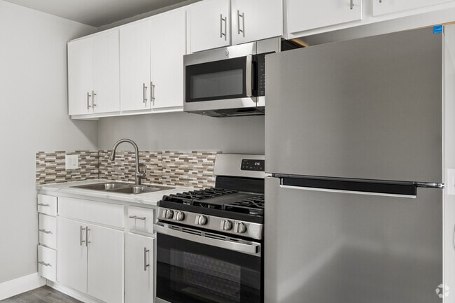 1BR, 1BA - 500SF - Kitchen - 4028 W. 137th Street