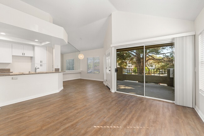 Photo - 1 Scripps Aisle