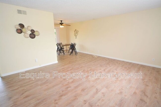 Photo - 609 Marsh Rondo