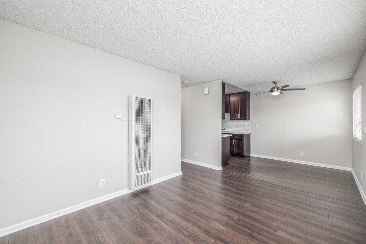 3D Tour - Del Amo Place Apartments Homes
