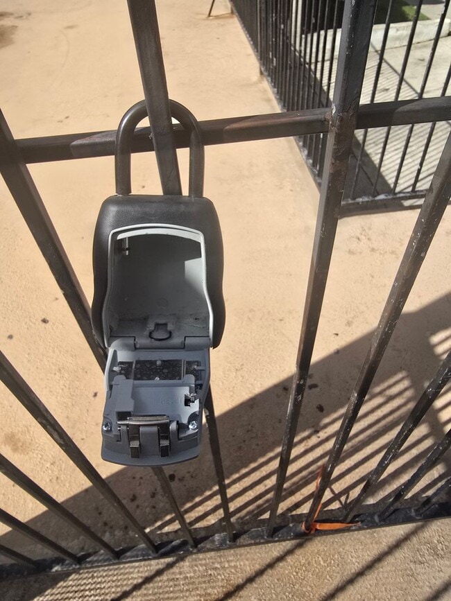 Building Photo - Hawthorne Unit A