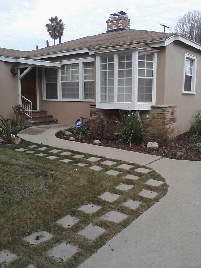 Photo - 4734 Allott Ave