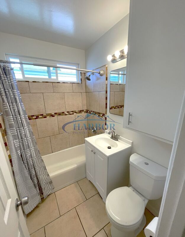 Photo - 1919 Vanderbilt Ln Unit E