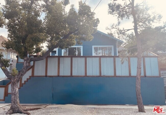 Building Photo - 1806 Effie St Rental