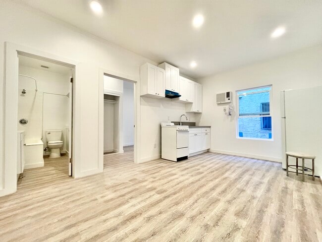 Building Photo - 1411 S Burlington Ave Unit 30 Rental