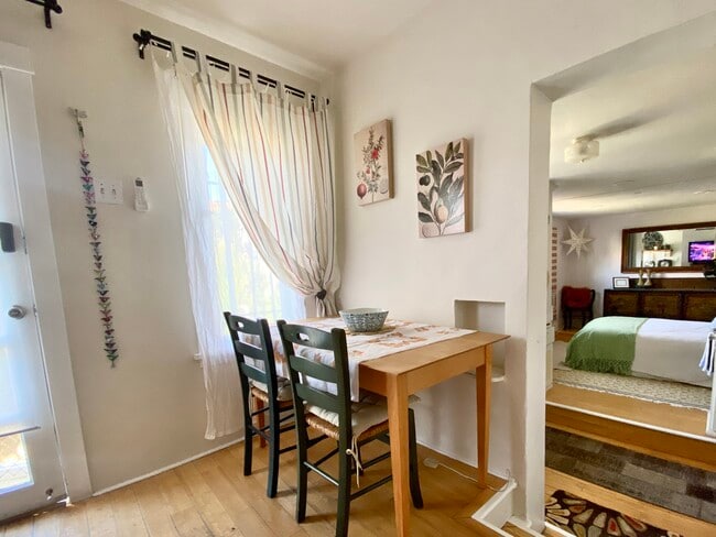 Photo - 1621 1/2 Grafton St Unit Little Apt