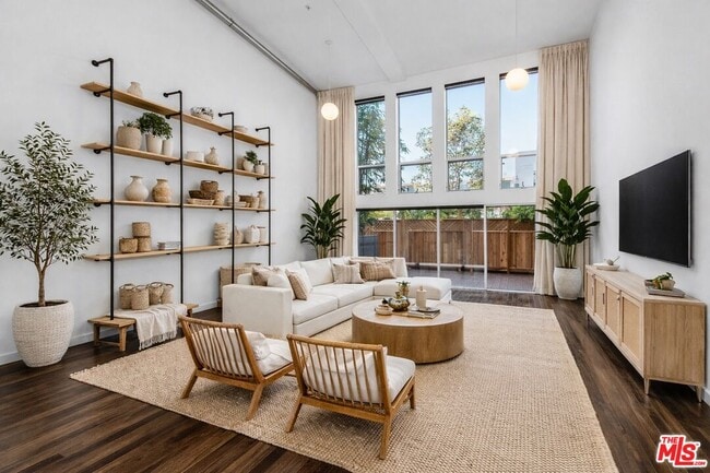 Building Photo - 4215 Glencoe Ave Unit 130