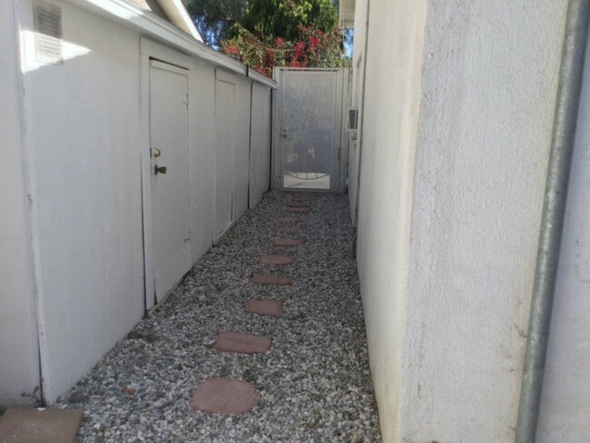 Photo - 20957 Community St