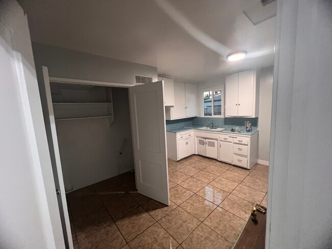 Photo - 2402 Schoolside Ave