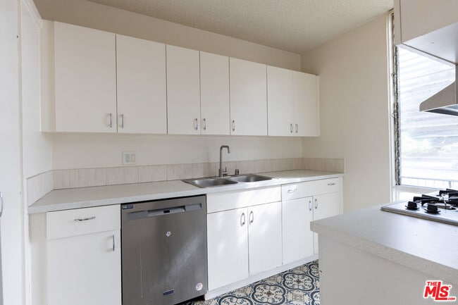 Photo - 11133 Rose Ave Unit 9