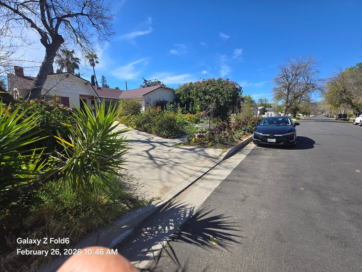 Photo - 23750 Hartland St