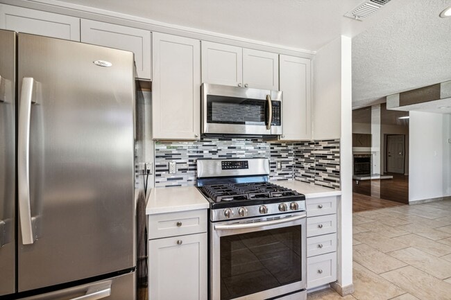 Photo - 3 Bed / 2 Bath Home with Bonus Room, Pool ...