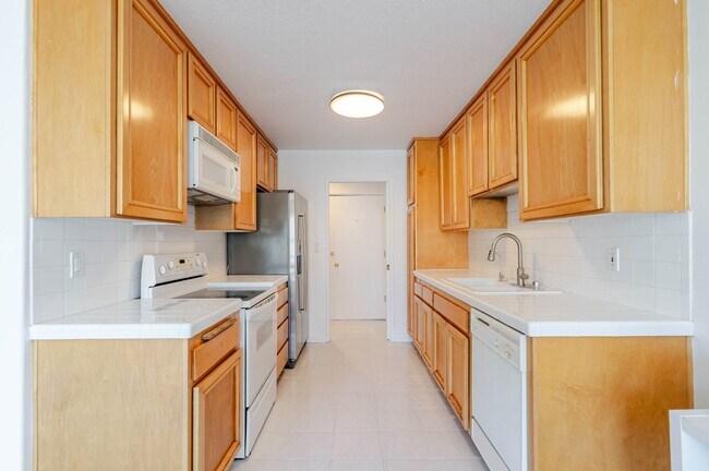 Photo - 13543 Moorpark St