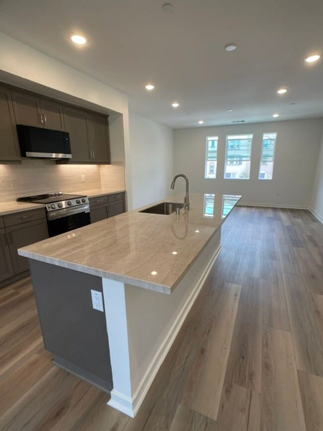 Photo - Camarillo 3 Bed 4 Bathroom Never Lived In Condo