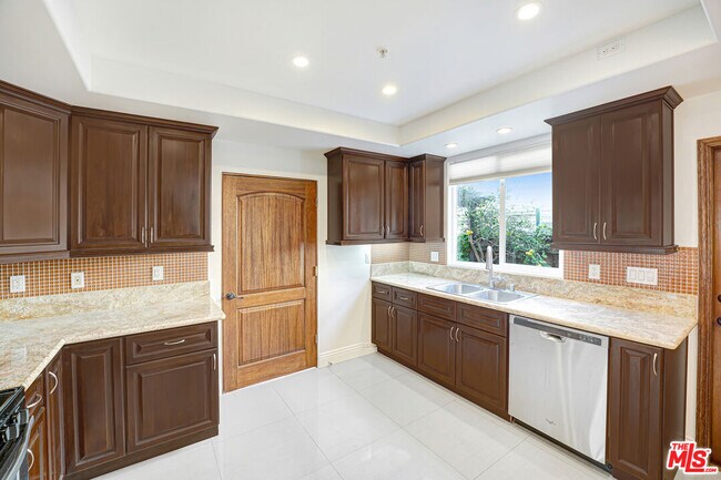 Photo - 1834 Euclid St Unit B