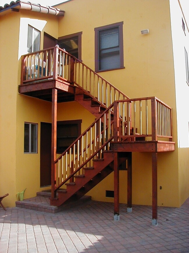 Photo - 1529 W 12th St Unit Lower Flat