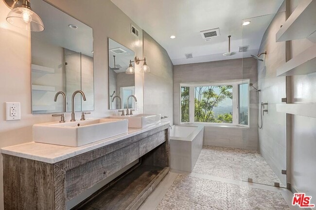 Photo - 9354 Claircrest Dr