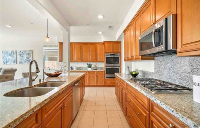 Photo - 14925 Shoreham St