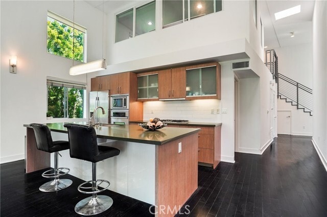 Building Photo - 12837 Moorpark St Unit 405