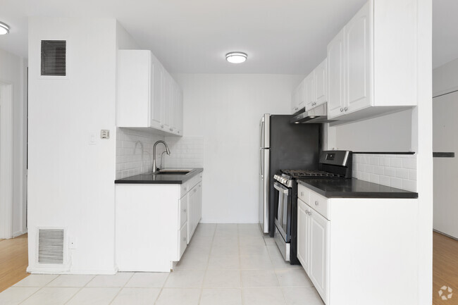 Interior Photo - 623 Westbourne Dr Rental
