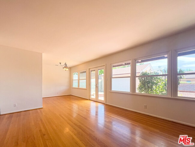 Photo - 626 Irving Dr