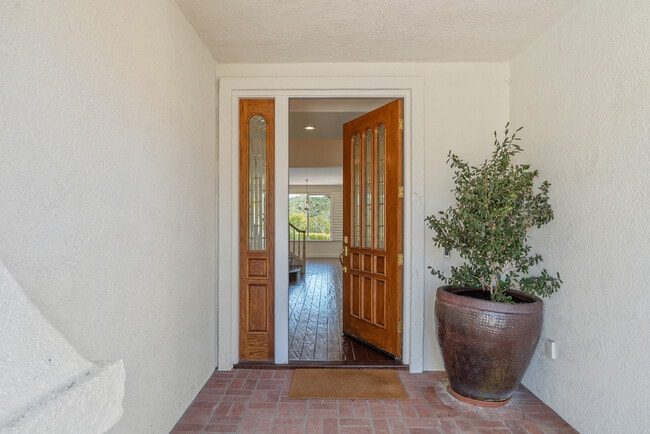 Photo - 674 Via de Tierra