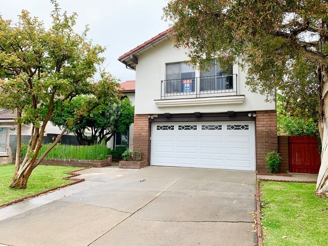Building Photo - Five Bedroom Single Family Home in Irvine!