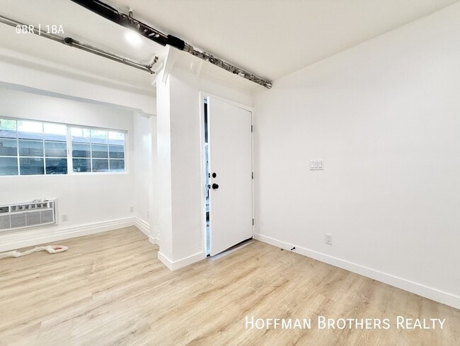 Photo - 838 Normandie Ave Unit 14