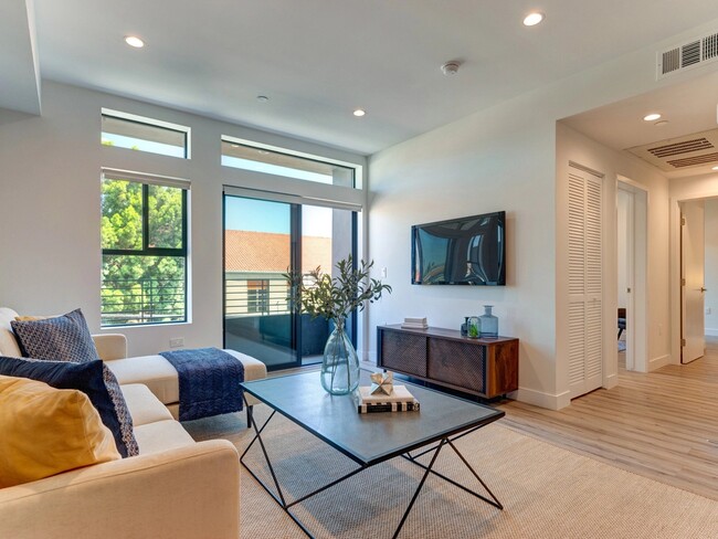 Photo - 338 N Mariposa Ave Unit 303