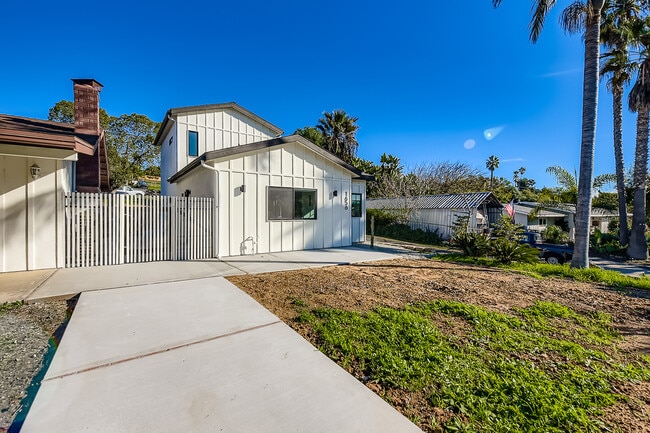 Building Photo - 1654 York Dr