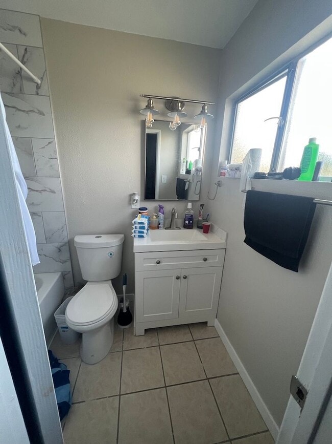 Photo - 6 Bedroom 3 Bathroom House on Corner lot- LARGE ROOMS