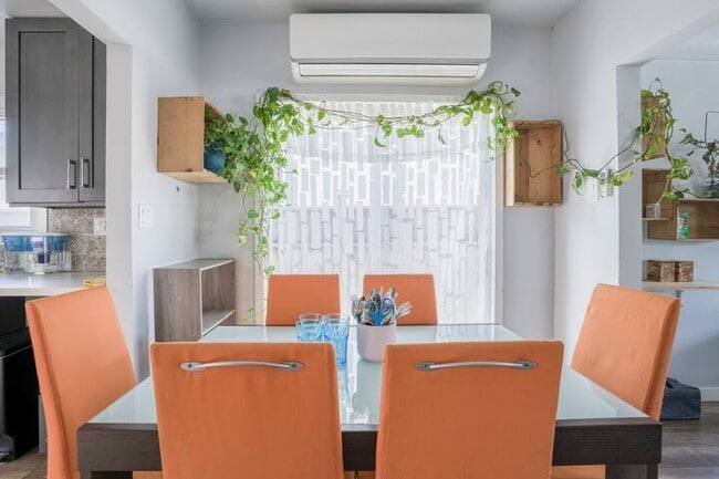 Photo - 11708 Exposition Blvd